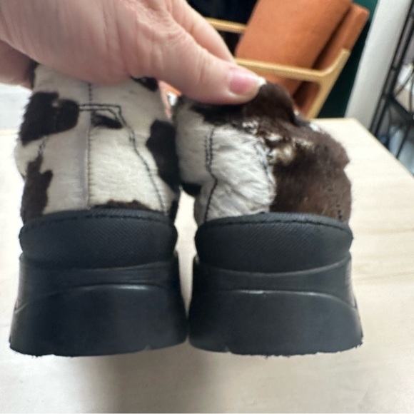 Donald J Pliner Cowhide Lug sole shoes - Picture 6 of 13